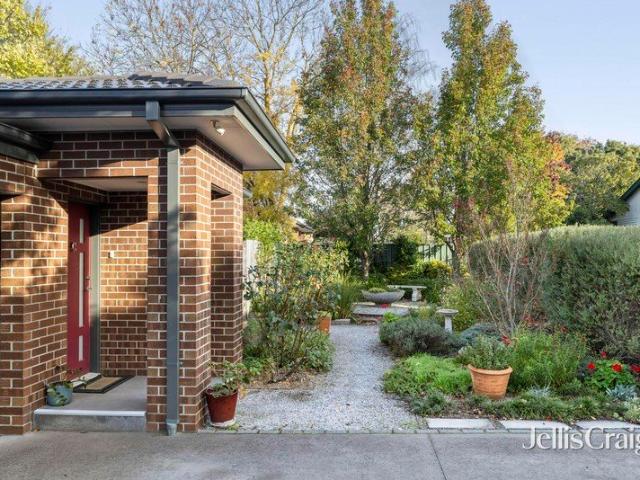 A beautifully curated garden sanctuary in the heart of Kyneton