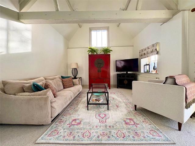 A beautifully furnished two bedroom thatched barn conversion situated in the heart of the highly desirable village of Ramsbury