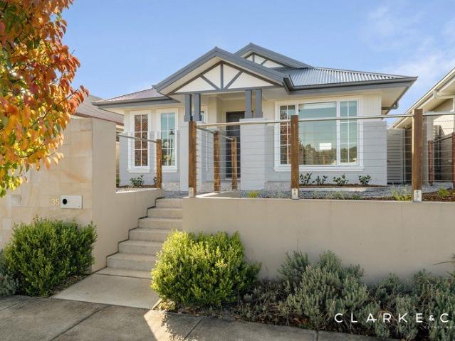 A BEAUTIFULLY FINISHED HOME READY TO ENJOY!