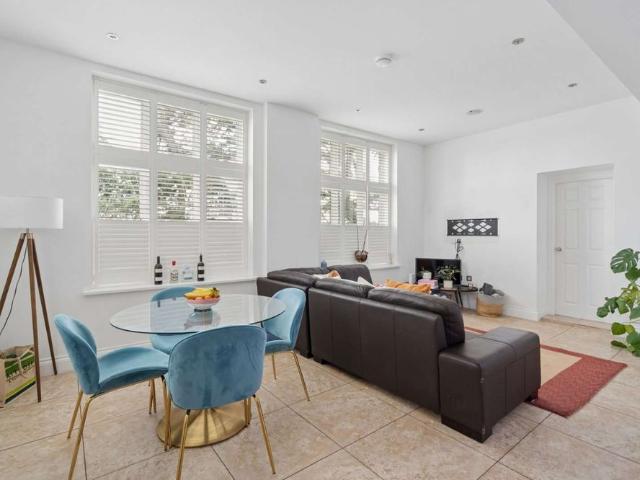 A beautifully presented three bedroom apartment situated in a sought after gated residential development in Bushey. Available now and unfurnished