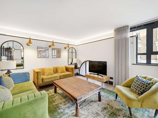 A beautifully presented three bedroom apartment situated on the second floor of an attractive period building in the heart of Kensington