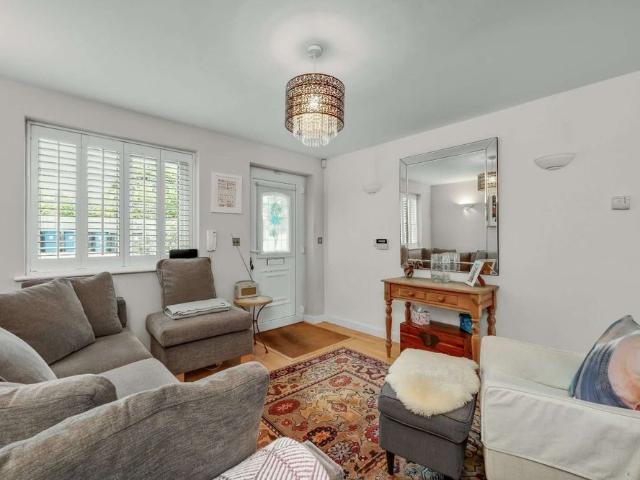 A beautifully presented two bedroom house, ideally positioned within a gated development in Sunningdale