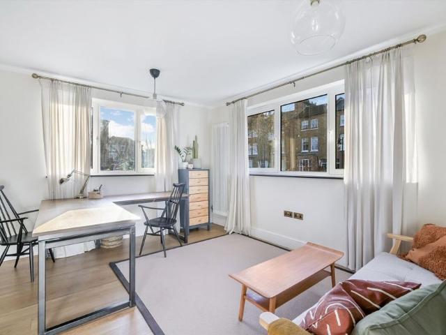 A beautifully presented detached family home, ideally situated on Hartham Road
