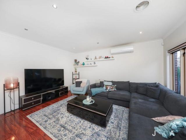 A Beautifully Presented Family Home in a Quiet Sunshine North Setting