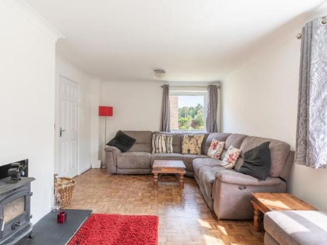 A beautifully presented four bedroom detached home in the sought after village of Portbury, offering spacious open plan living, a conservatory, a large rear garden, garage and driveway parking. Ideally located with excellent access to the M5, Portishead and Clifton Village, this fantastic family home combines peaceful village living with superb commuter links