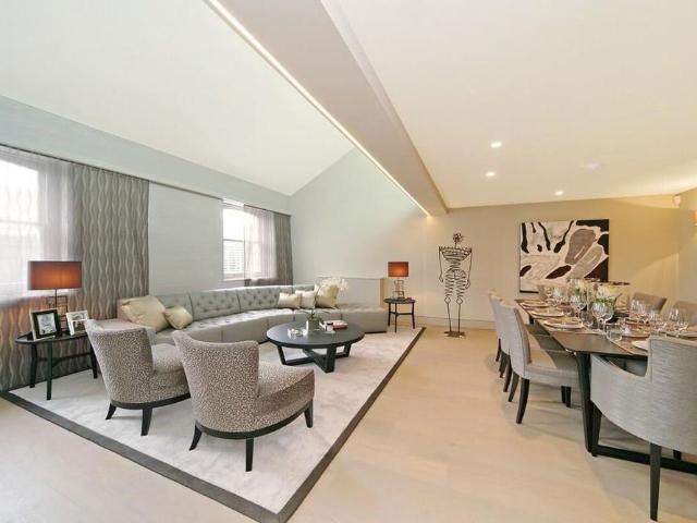A beautifully presented four bedroom penthouse apartment to rent in the heart of Knightsbridge, SW7