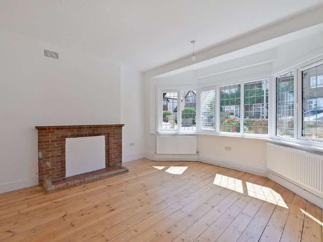 A beautifully presented fully refurbished family home with four bedrooms which is located in the heart of Chorleywood Village. Available Now on an unfurnished basis