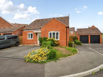 A beautifully presented modern detached bungalow in a sought after village. To Let £1,250pcm