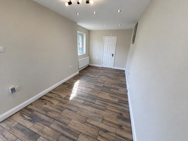 A beautifully presented, modern studio apartment situated on Cemetery Road, Luton