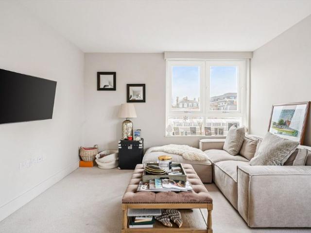 A beautifully presented one bedroom apartment to rent in the heart of Chelsea, SW3