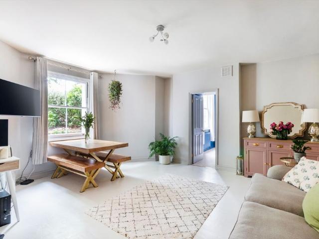 A beautifully presented one bedroom flat in Clapham, SW12