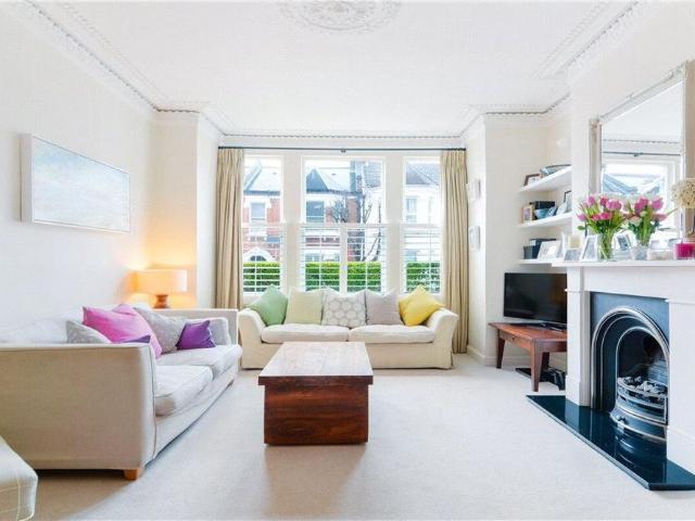 A beautifully presented, spacious 4 bedroom family home for rent in the sought after Nightingale Triangle, SW12