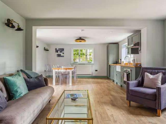 A beautifully refurbished cottage in an idyllic rural location with far reaching views