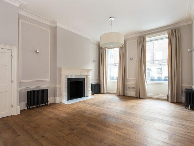 A beautifully refurbished three bedroom duplex apartment offering wooden floors and elegant period features decorated in neutral contemporary tones