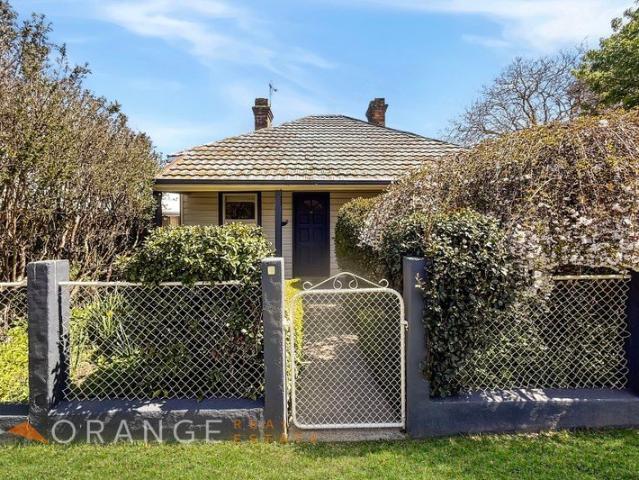 A Beautifully Renovated Cottage with Classic Millthorpe Charm