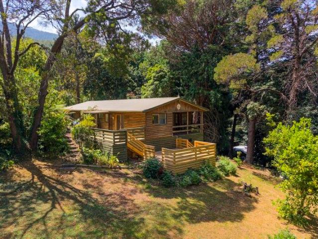 A BEAUTIFULLY RENOVATED LOG CABIN RETREAT