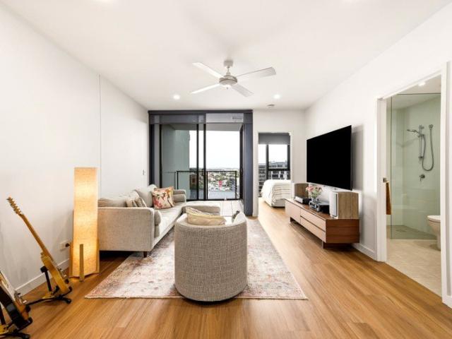 A Beautifully Renovated North Facing Home in Gallery House