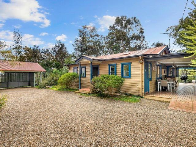 A Beautifully Restored 1937 Cottage in a Peaceful Rural Setting