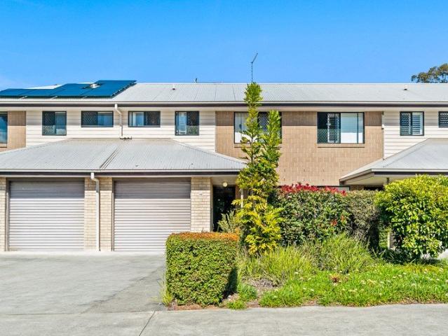A Beautifully Townhouse Offering Modern Elegance, Comfort, and A Lifestyle of Convenience