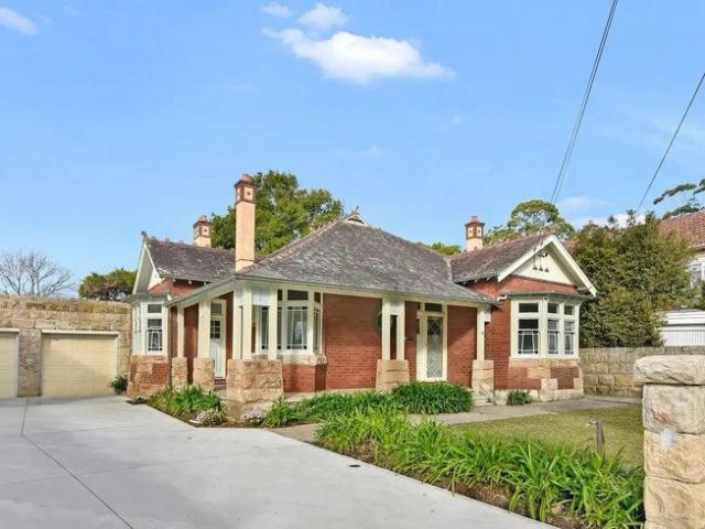 A BEAUTIFULLY UPDATED FAMILY HOME WITH PERIOD FEATURES