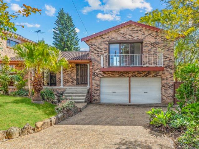 A Beloved Family Home on 571.7sqm | Generous Proportions | Exclusive Parkland Backdrop | North to Rear Aspect