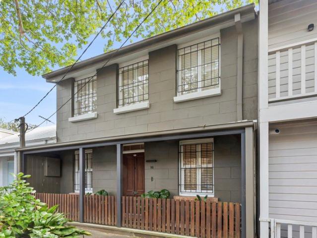 A Big Beautiful Blank Canvas in a Premier Woollahra Street