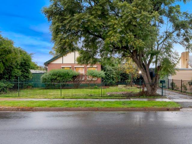 A Big Block, Multiple Living Zones & Endless Potential!