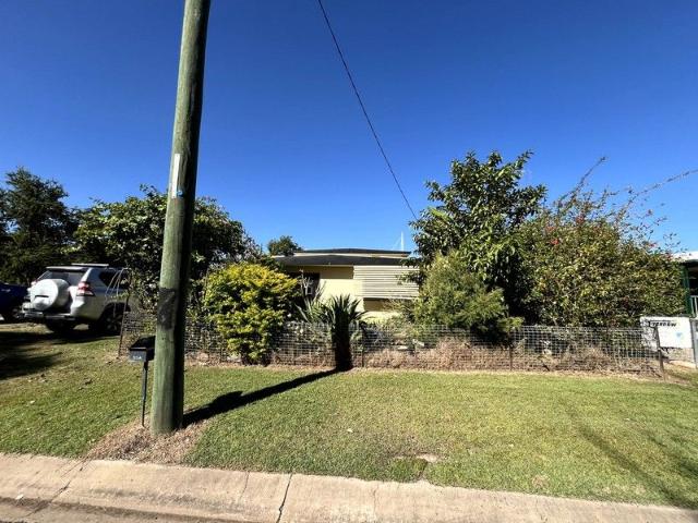 READY TO MOVE IN LARGE HIGHSET HOME WITH MULTIPLE LIVING AREAS AND ROOM FOR THE WHOLE FAMILY