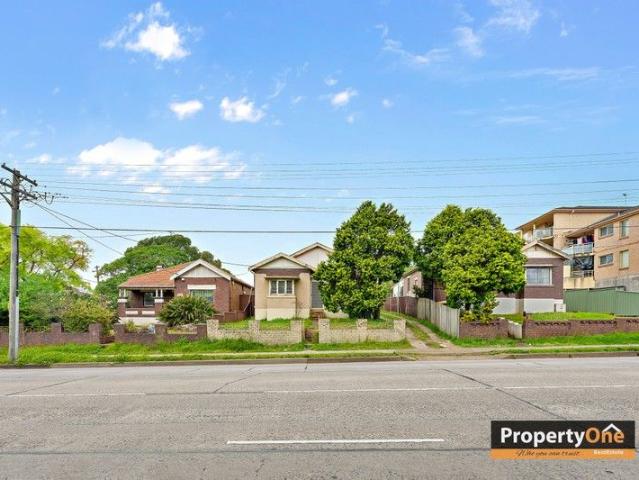 A Big land for sale and huge development Opportunity in Roselands. Don't miss out
