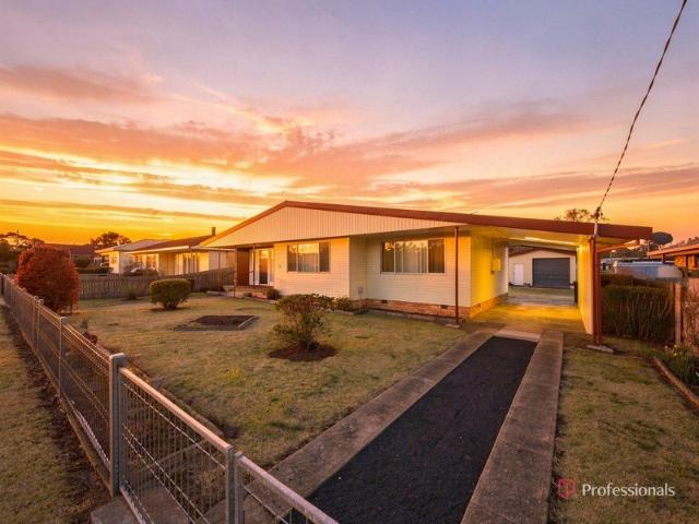 A Blank Canvas Awaits on Mossman Street!