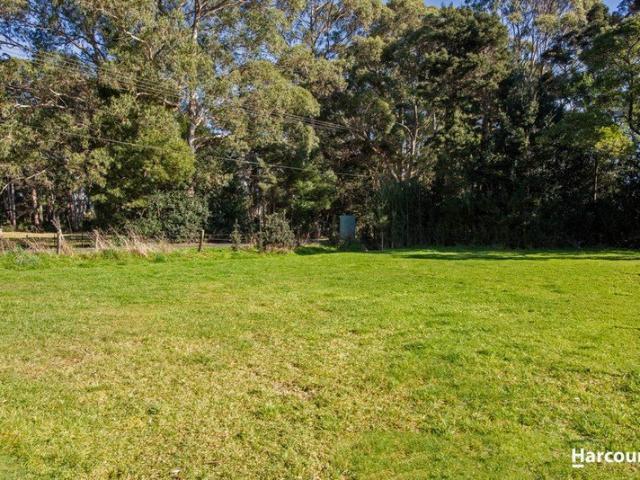 A Blank Canvas by the Creek!