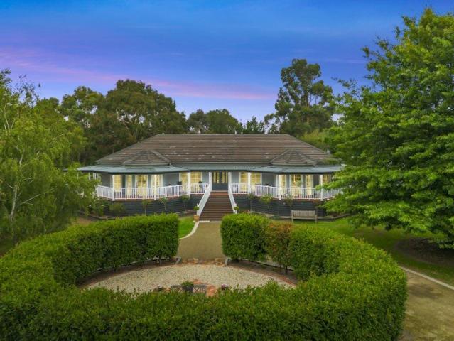 A BLEND OF PERIOD GRANDUER, CONTEMPORARY LIVING & COUNTRY LIFESTYLE ON 3.33 ACRES