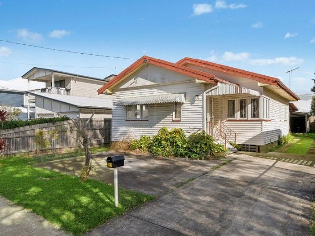 A BLUE CHIP KNOCK DOWN RE BUILD OPPORTUNITY