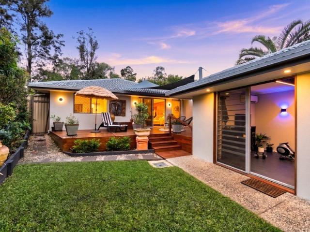 A BOHO CHIC DUPLEX WITH A FANTASTIC FEEL, AN ABUNDANCE OF OPTIONS AND POSITION LIKE FEW OTHERS
