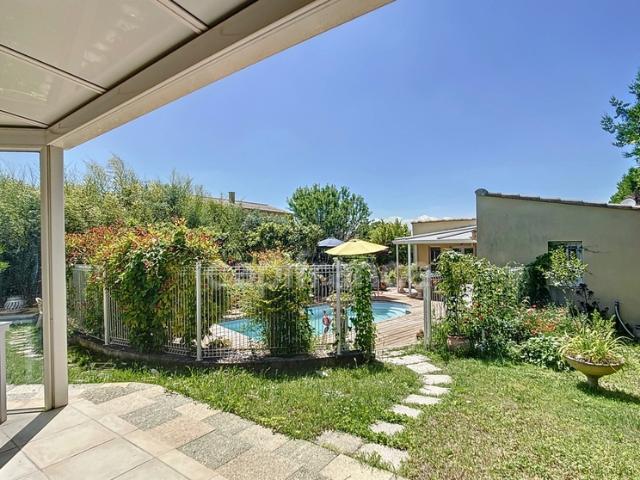 BOLLENE 84, à vendre Villa de Plain Pied 6 pièces 4 grandes chambres Terrain clos arboré de 1236 m²