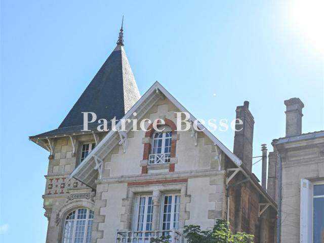 À Bordeaux, quartier Primerose, une villa arcachonnaise enti. 265m² Bordeaux