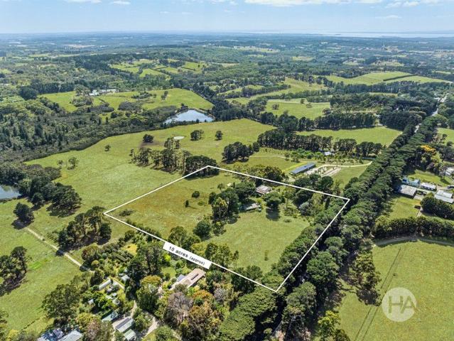 A Botanical Hinterland Estate of Depth, Character and Calm