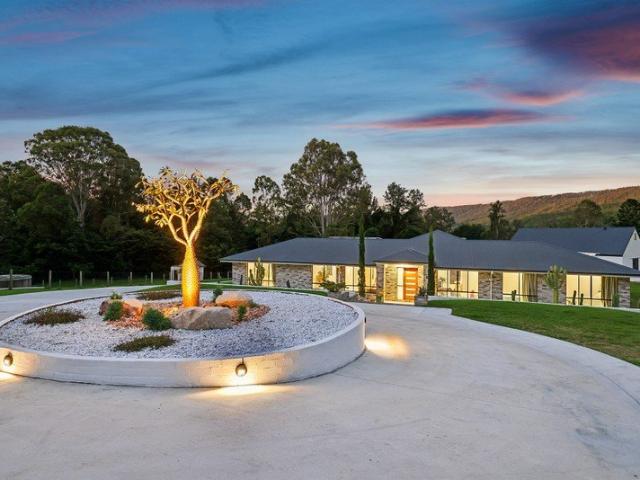 A Boutique Equestrian Homestead with a Private Creek