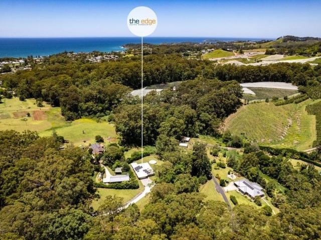 A Brand New Luxury Haven on 1.125ha With Creek, Waterfall & Stunning Design.