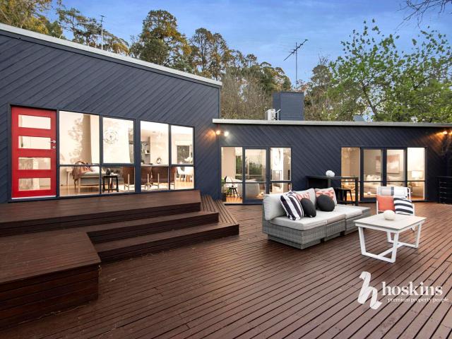 A Breathtaking Hideaway and Stylish Entertainer