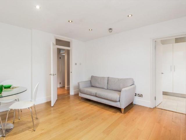 A bright two bedroom apartment in highly sought after area in Notting Hill, W2