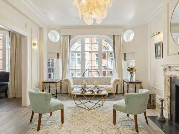 A bright and beautifully presented two bedroom apartment to rent in Knightsbridge, SW3