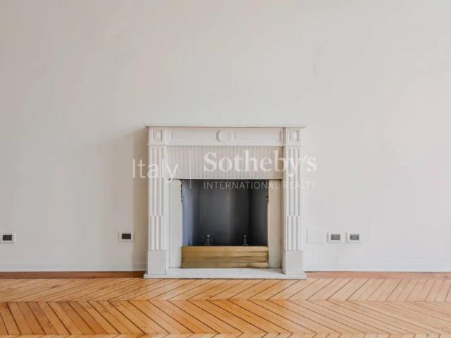A bright and elegant residence in the centre of Turin