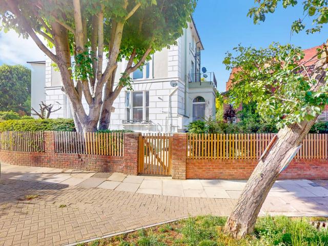 A bright and spacious one bedroom apartment set on the raised ground floor of a well maintained period property on the sought after Priory Road, NW6.Beautifully presented throughout, the apartment features light oak flooring, creating a fresh and con