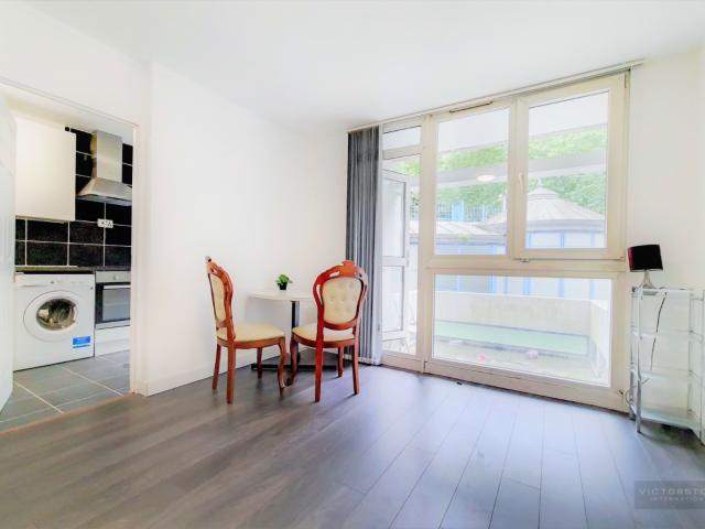 A bright and spacious two bedroom apartment close to King's Cross Station