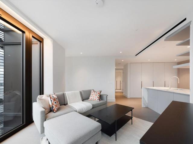 A bright, beautifully presented apartment to rent in One Bishopsgate Plaza, EC3A