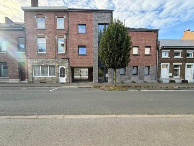 A bright flat close to all amenities