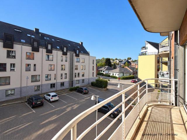A bright flat with a terrace just a stone’s throw from L’Enj