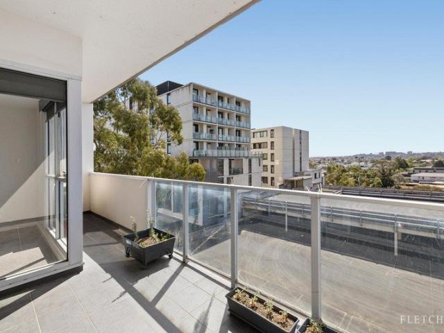 A Bright Retreat Above the Heart of Box Hill