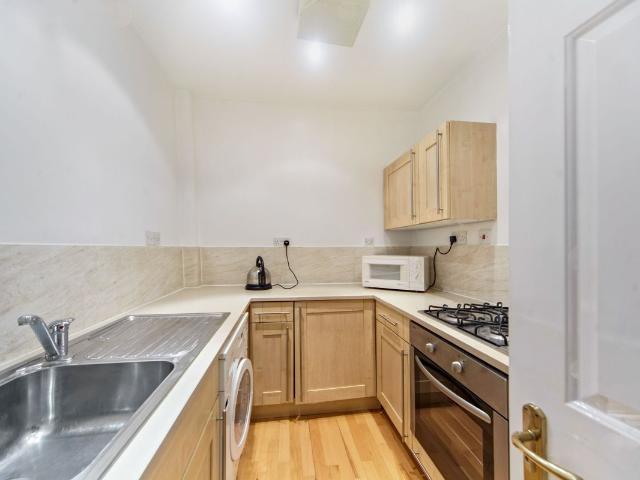 A Brighton Road, Purley CR8, 2 bed flat to rent, £1,550 pcm | PrimeLocation